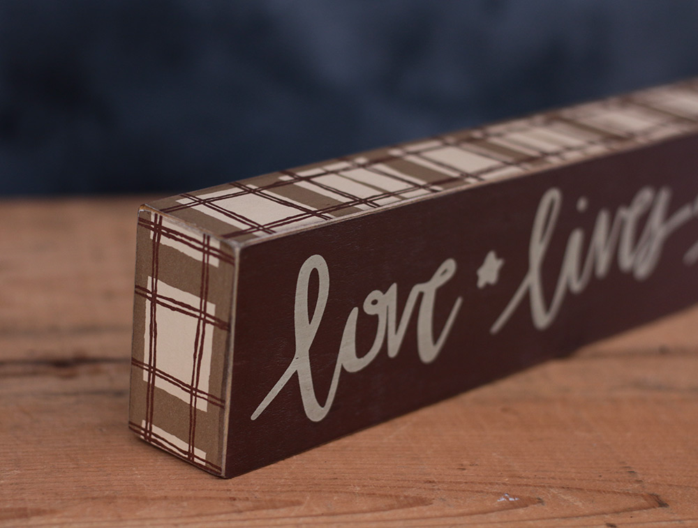 Love Lives Here primitive by kathy Inset Box Sign 