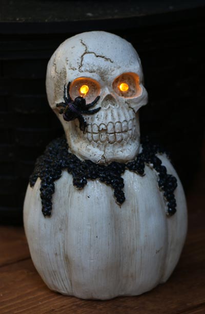 Light-up Skull Pumpkin