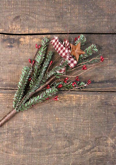 Homespun Holiday Pine & Pip Berry Pick