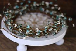 Blue & Ivory 6 inch Pip Berry Wreath