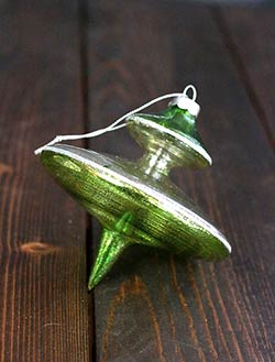Green Antiqued Finial Ornament​​​​​​​