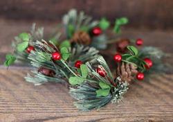 Impressive USA Pine Candle Ring with Red Berries