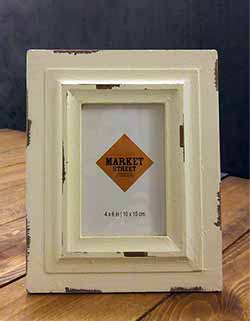 Vintage Chippy White Picture Frame (4 x 6 photo)