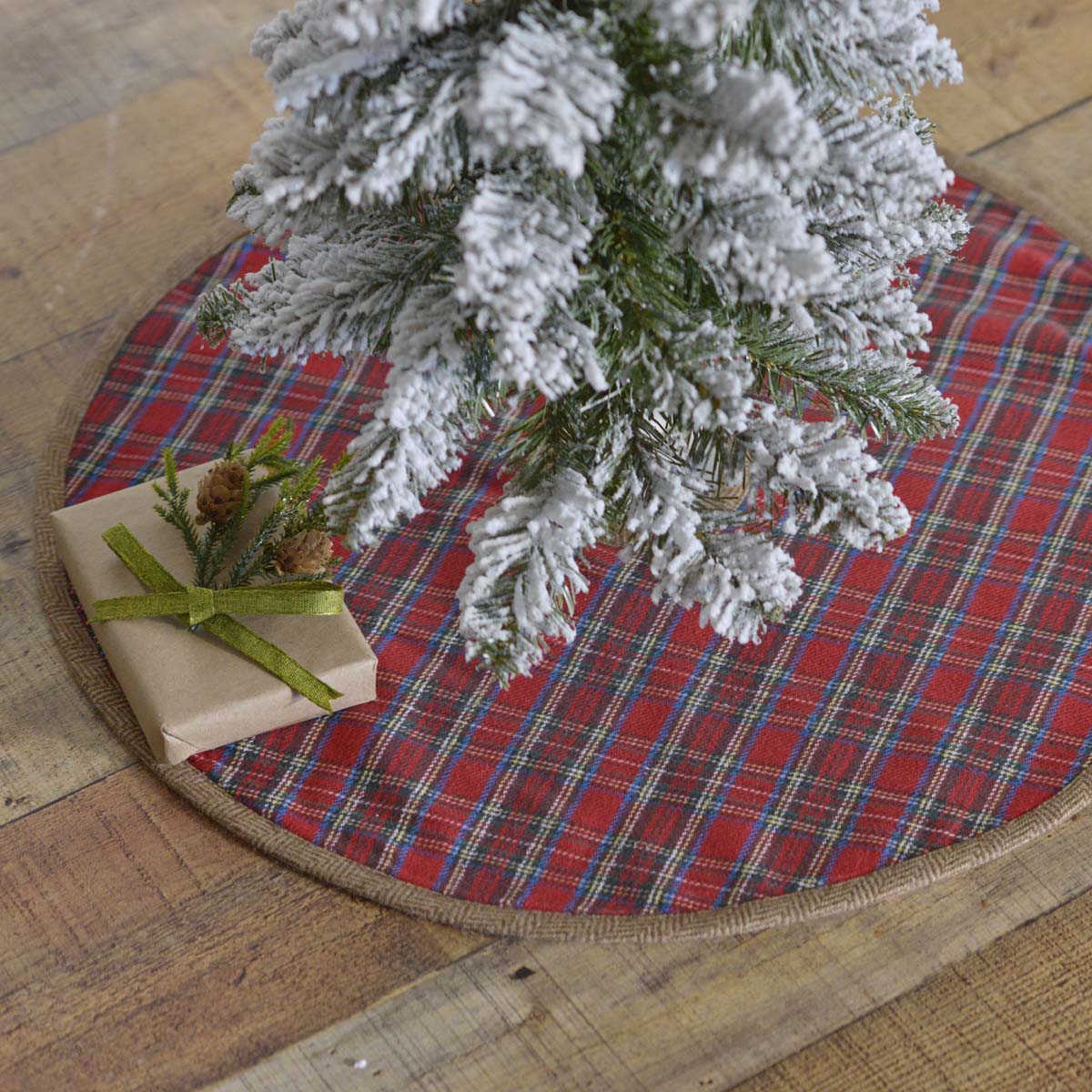 Gavin Mini 21 inch Tree Skirt - The Weed Patch